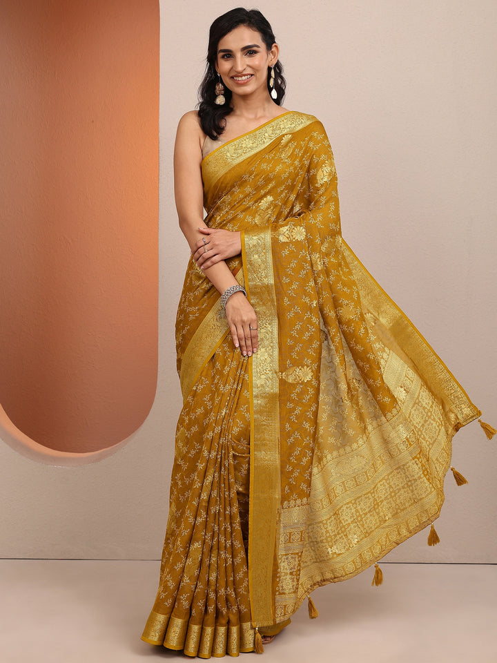 Mustard Printed Silk Blend Saree With Unstitched Blouse Piece