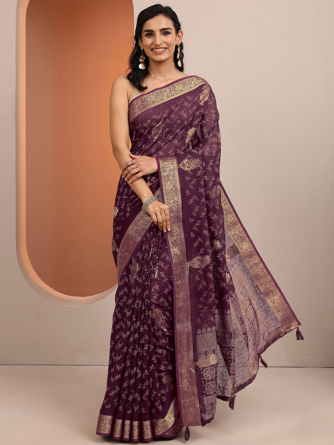Burgundy Printed Silk Blend Saree With Unstitched Blouse Piece