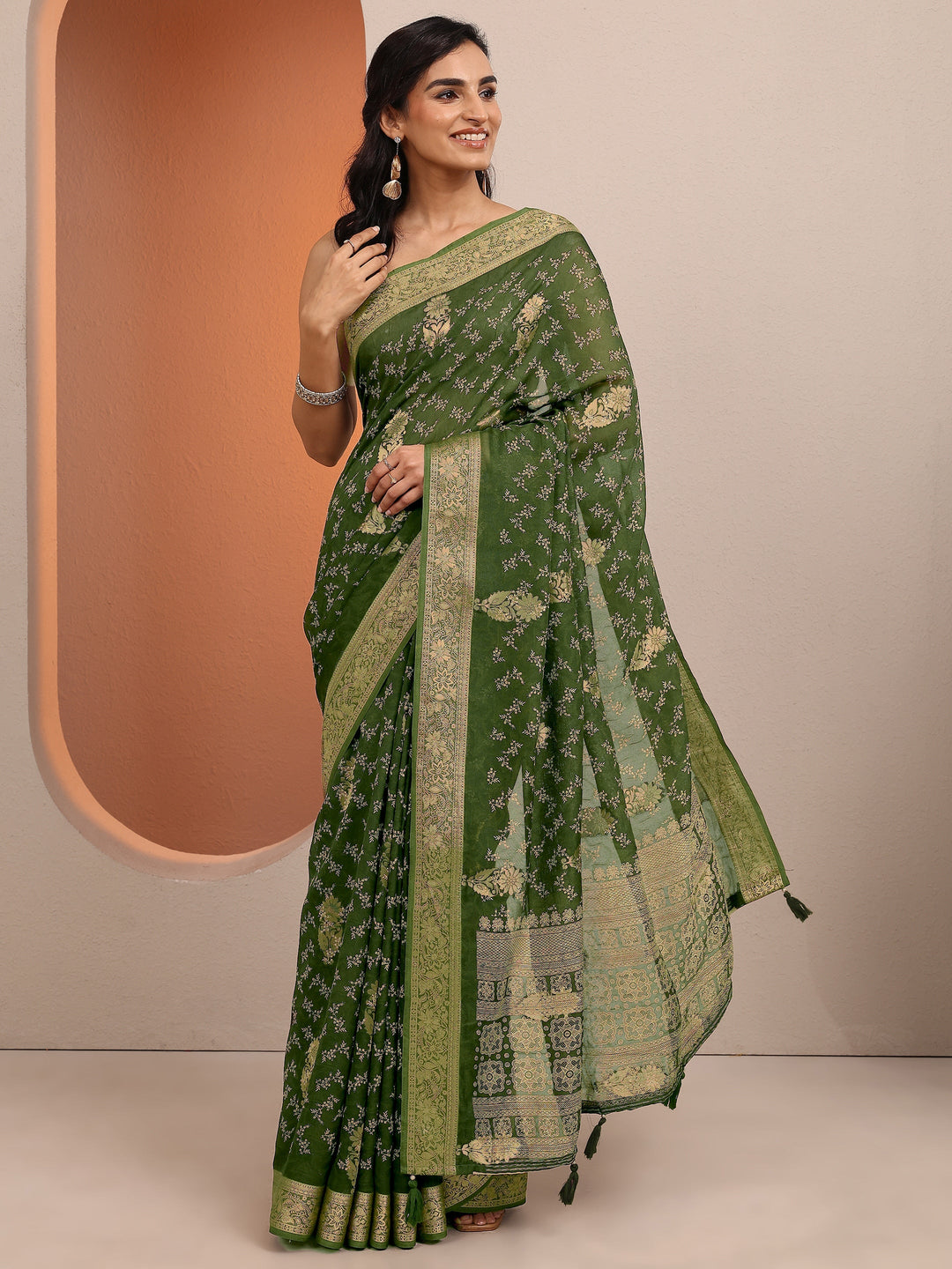 Green Printed Silk Blend Saree With Unstitched Blouse Piece