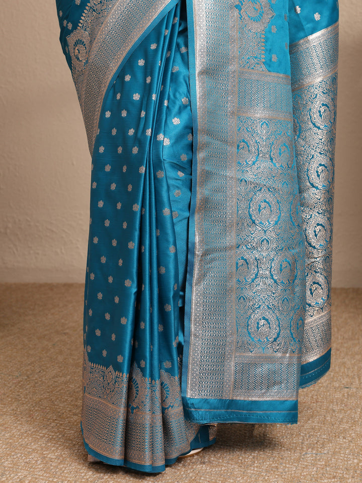 Blue Embroidered Silk Blend Saree With Unstitched Blouse Piece