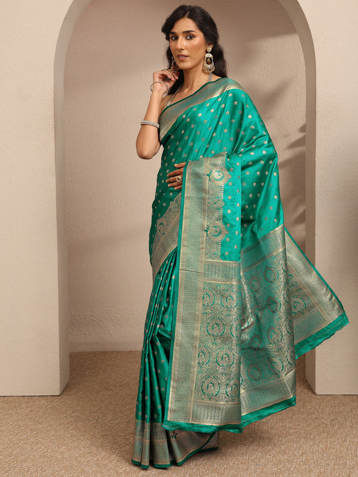 Green Embroidered Silk Blend Saree With Unstitched Blouse Piece
