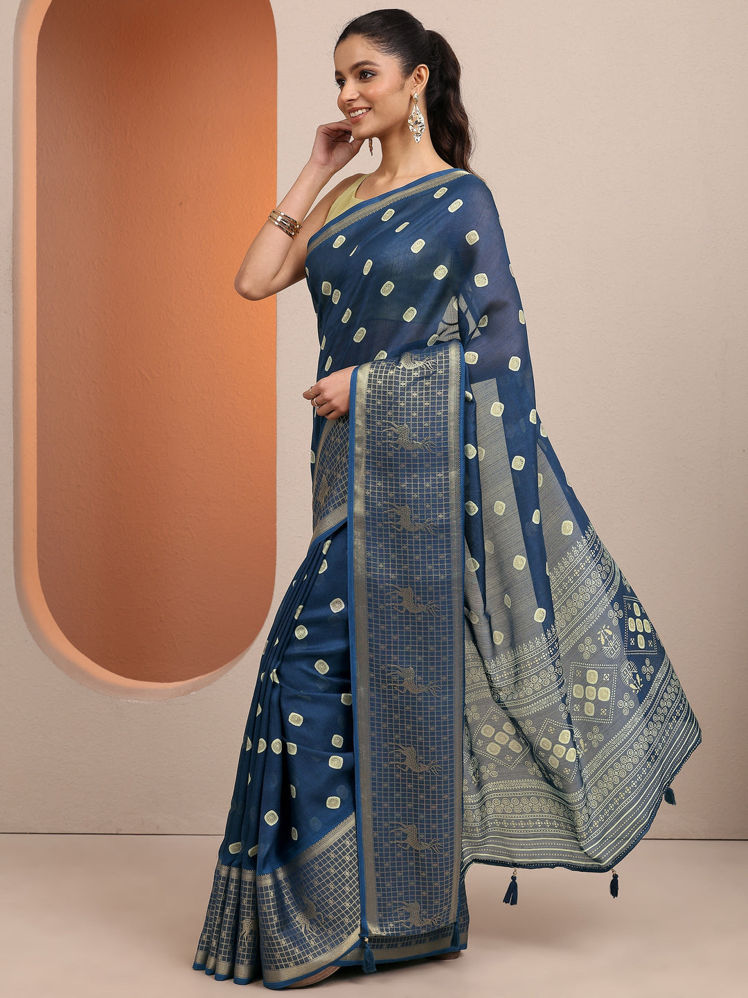 Navy Blue Printed Silk Blend Saree With Unstitched Blouse Piece
