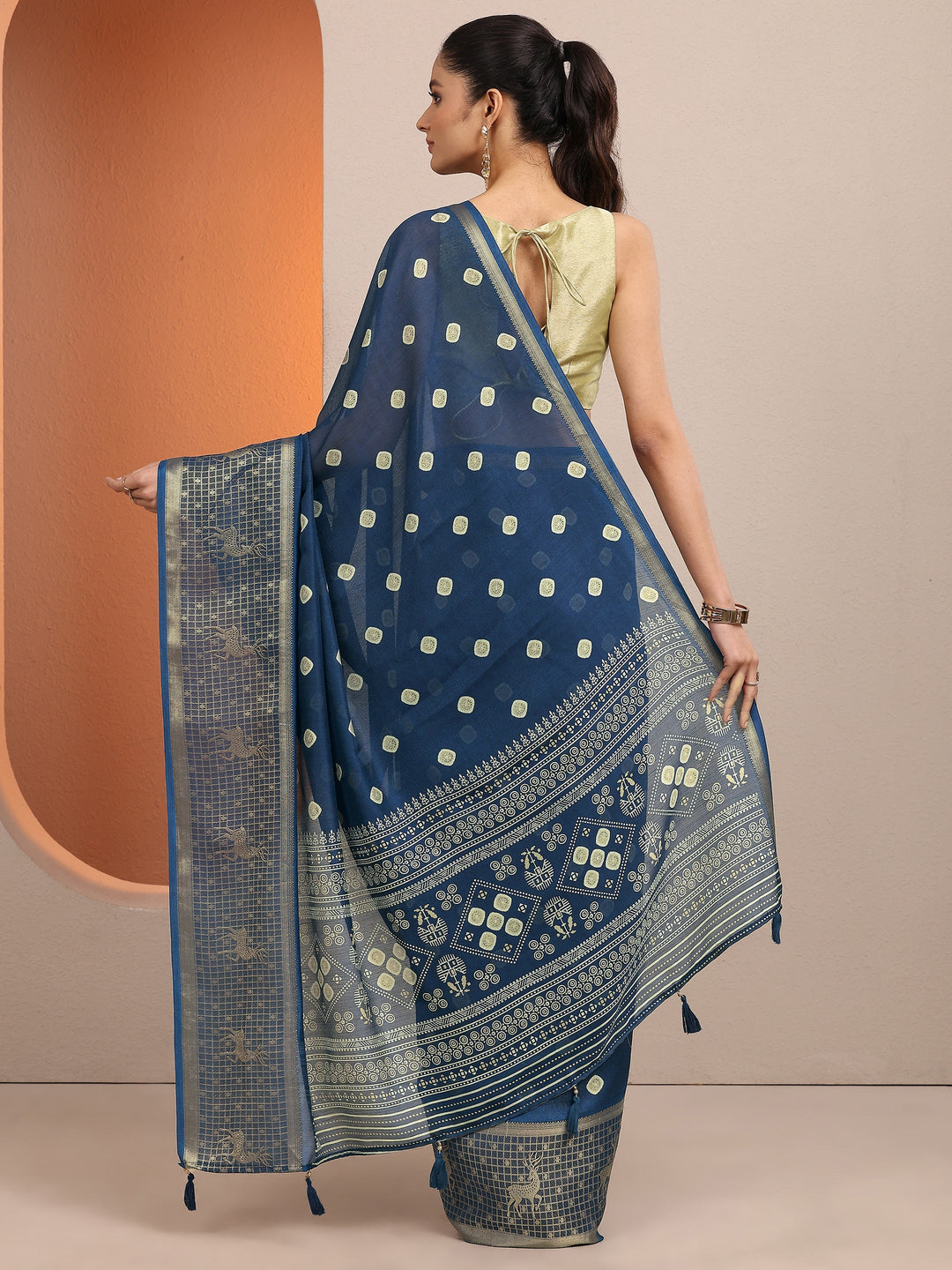 Navy Blue Printed Silk Blend Saree With Unstitched Blouse Piece