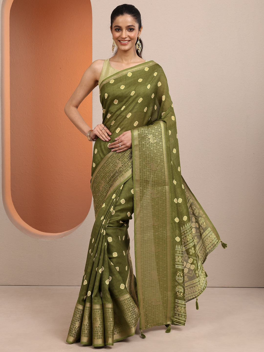 Olive Printed Silk Blend Saree With Unstitched Blouse Piece