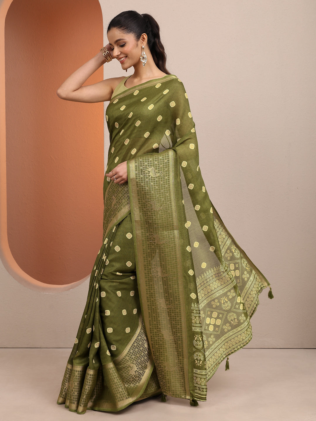Olive Printed Silk Blend Saree With Unstitched Blouse Piece