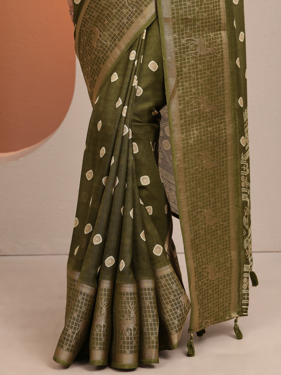 Olive Printed Silk Blend Saree With Unstitched Blouse Piece