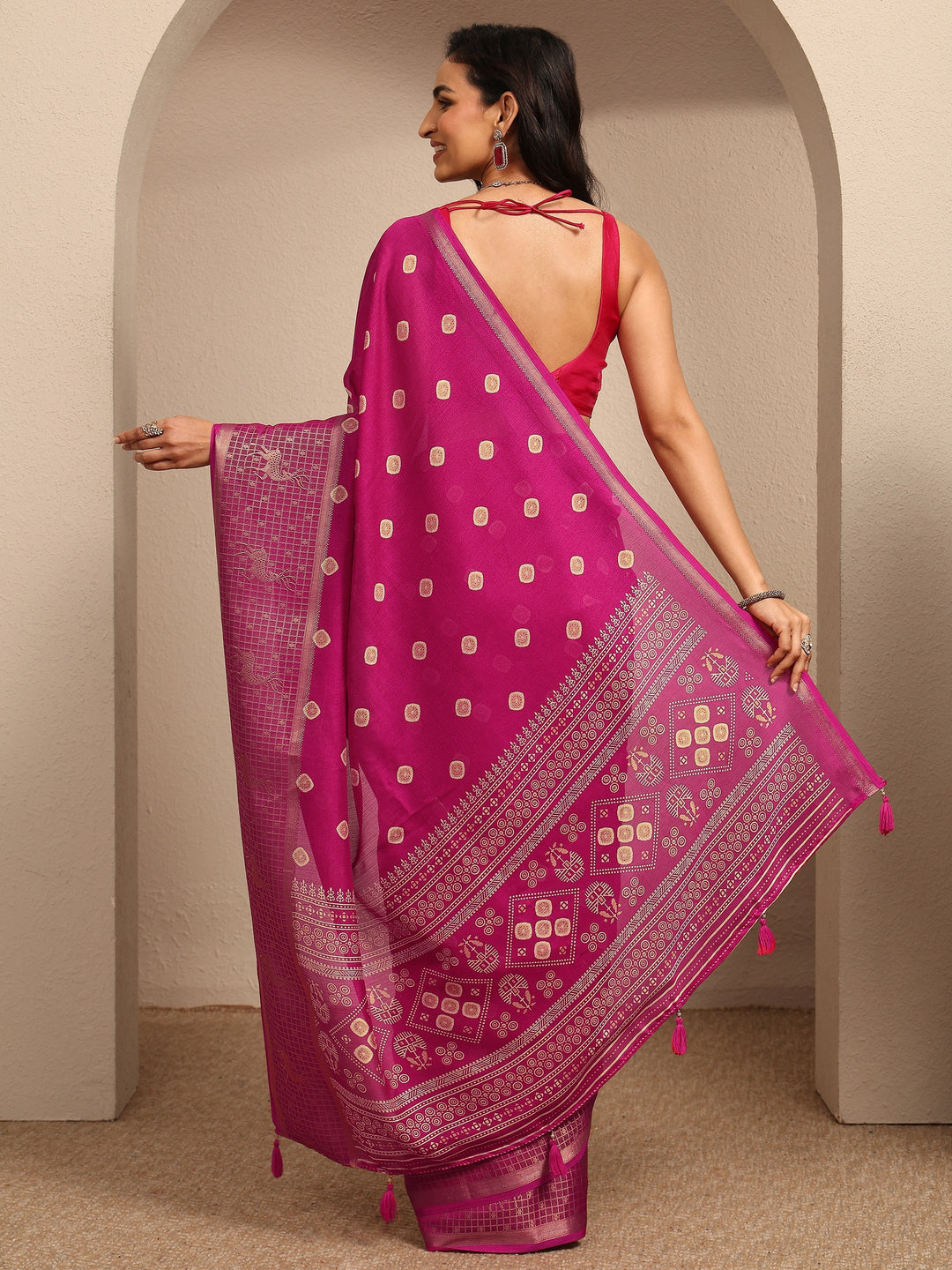 Pink Printed Silk Blend Saree With Unstitched Blouse Piece