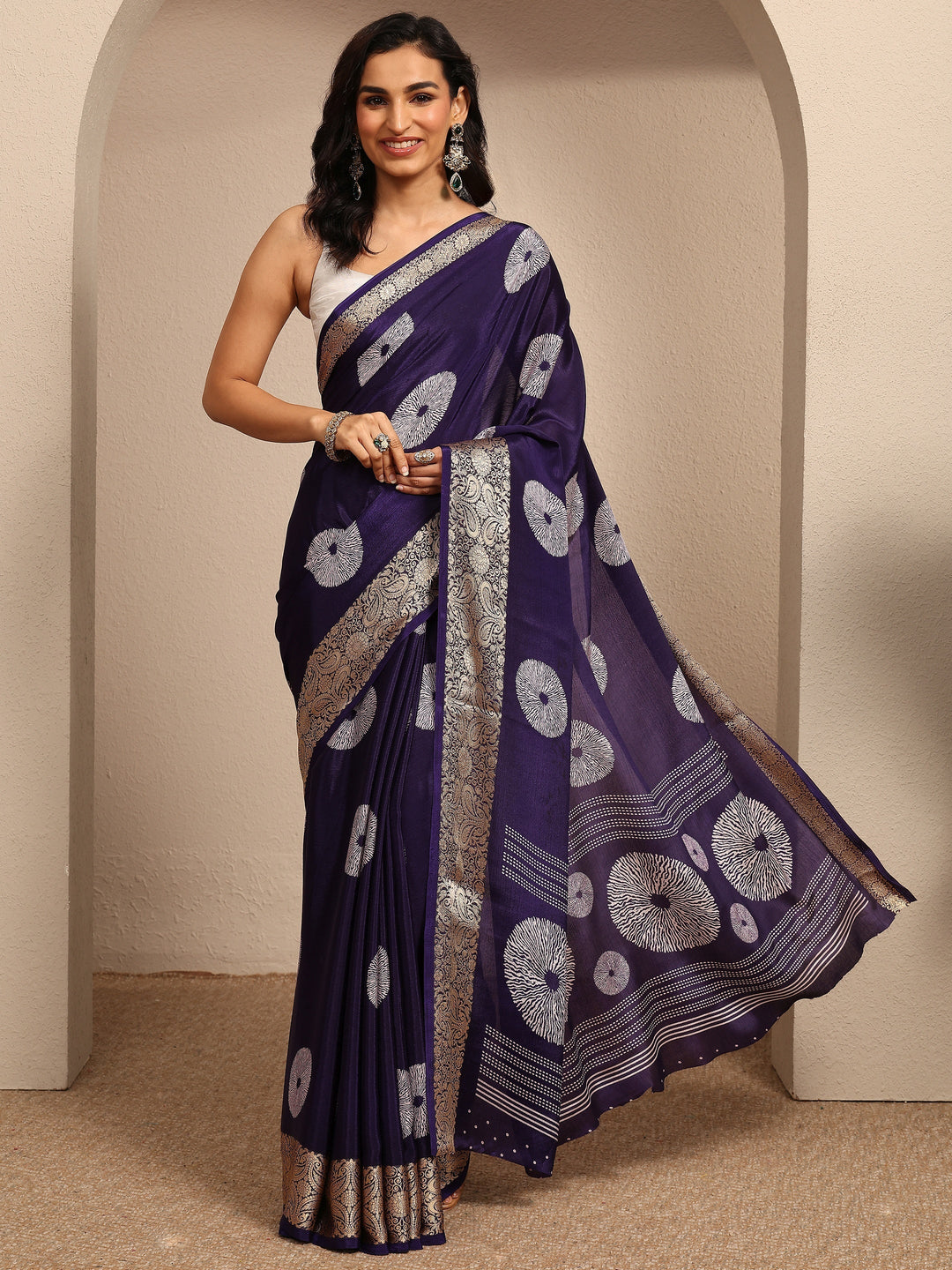Purple Geometric Printed Silk Blend Saree With Unstitched Blouse Piece