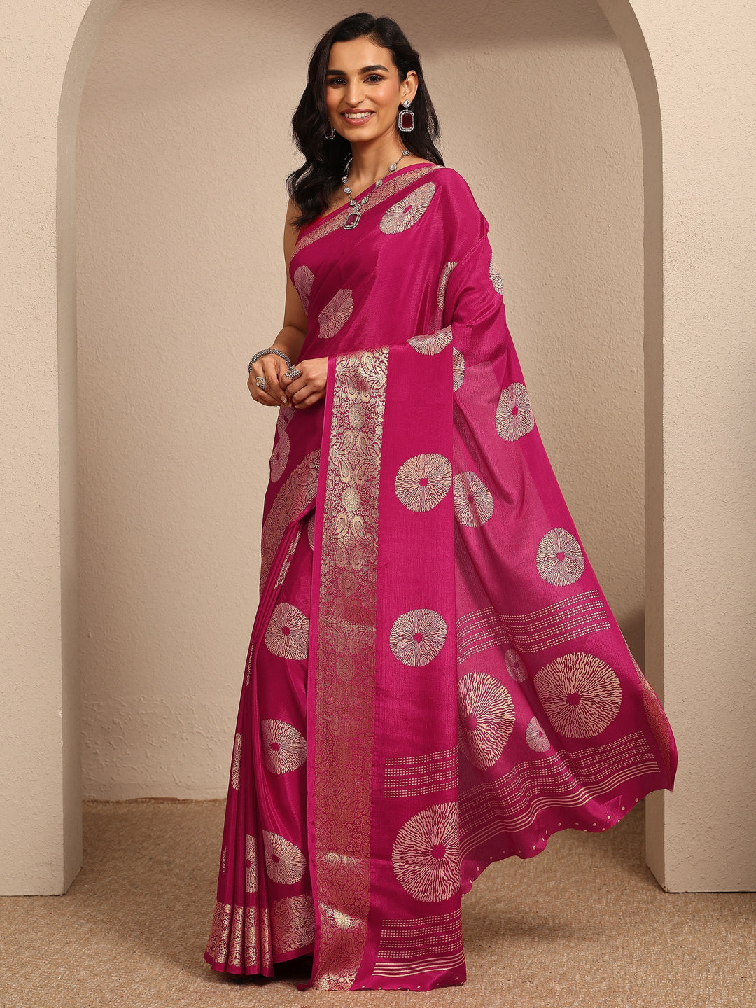 Pink Geometric Printed Silk Blend Saree With Unstitched Blouse Piece