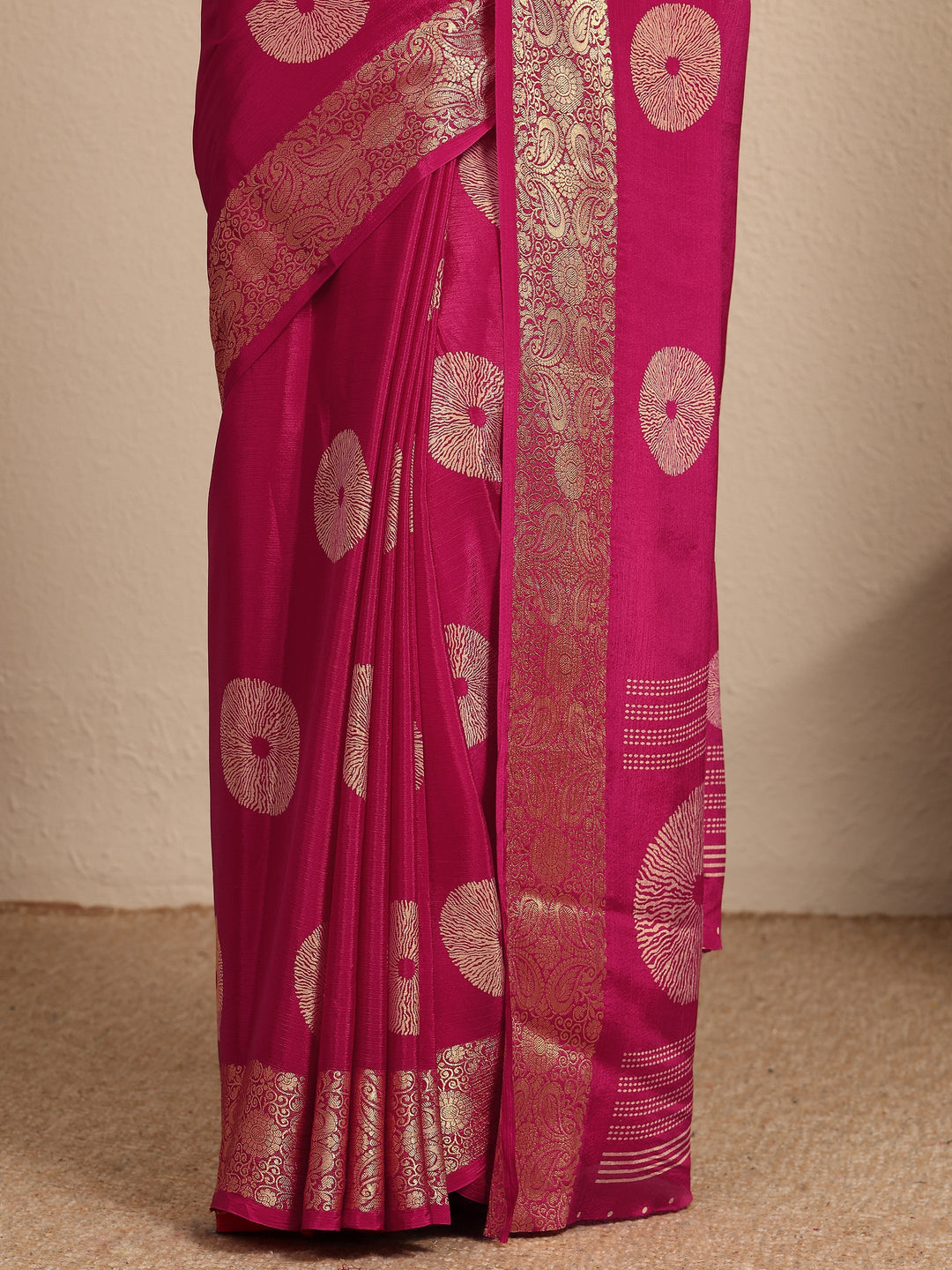 Pink Geometric Printed Silk Blend Saree With Unstitched Blouse Piece
