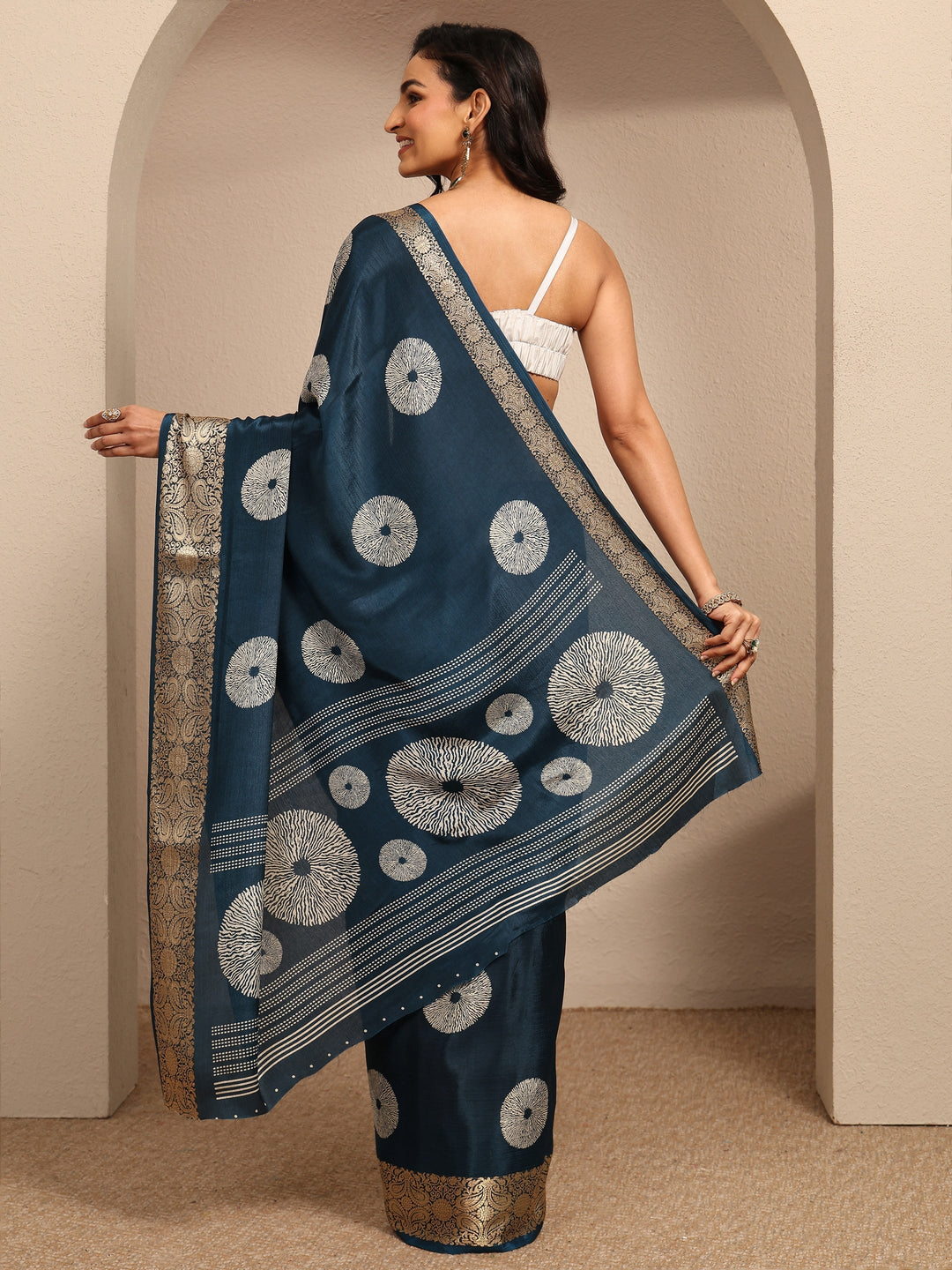 Navy Blue Geometric Printed Silk Blend Saree With Unstitched Blouse Piece
