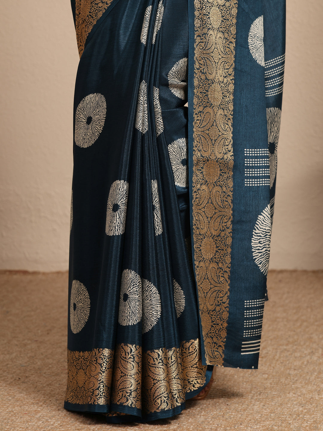 Navy Blue Geometric Printed Silk Blend Saree With Unstitched Blouse Piece