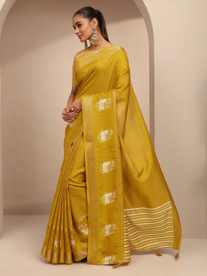 Mustard Embellished Silk Blend Saree With Unstitched Blouse Piece