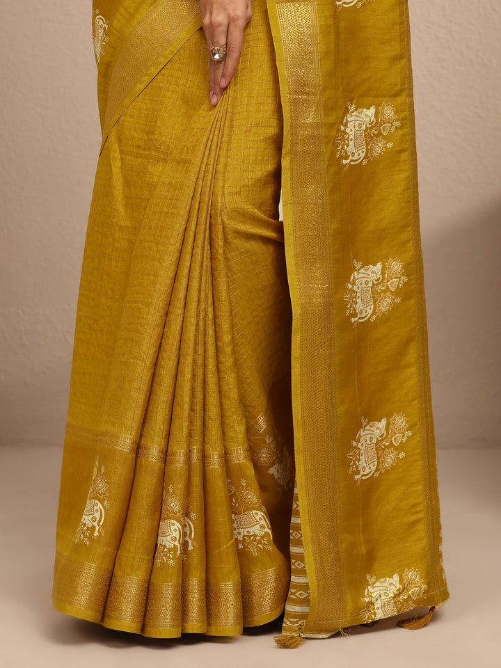 Mustard Embellished Silk Blend Saree With Unstitched Blouse Piece