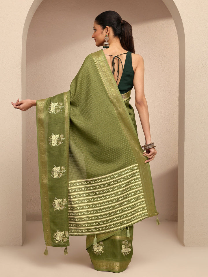 Green Embellished Silk Blend Saree With Unstitched Blouse Piece