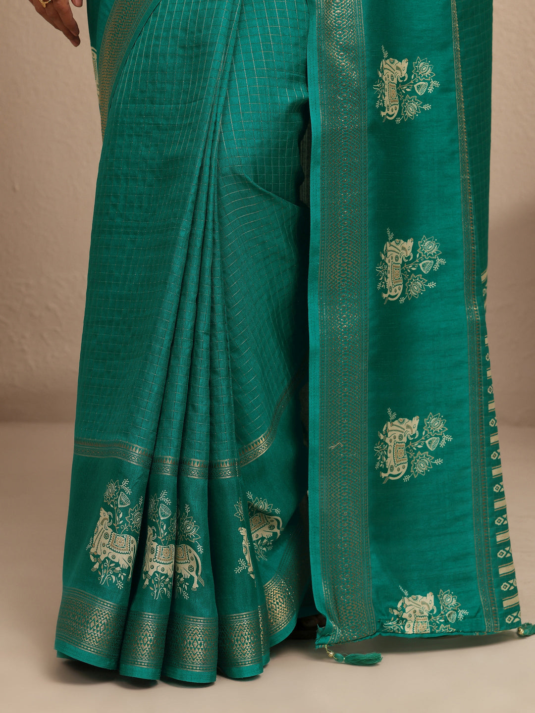 Blue Embellished Silk Blend Saree With Unstitched Blouse Piece