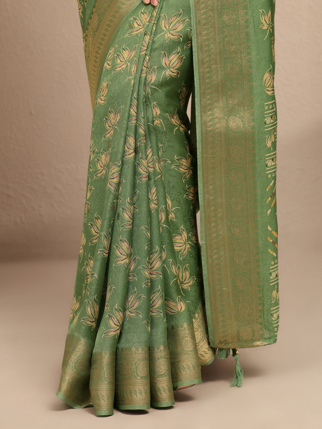 Green Printed Silk Blend Saree With Unstitched Blouse Piece