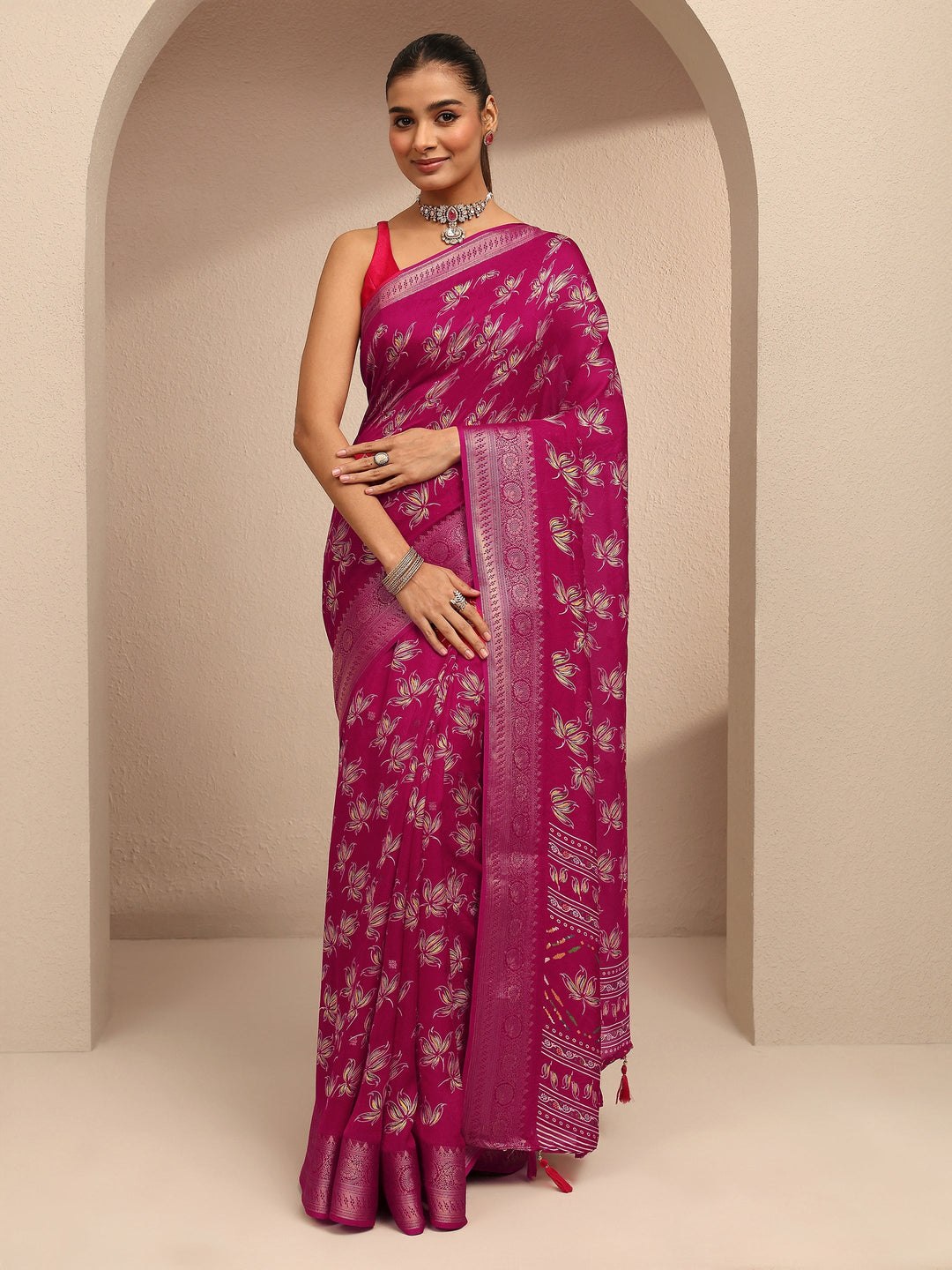 Pink Printed Silk Blend Saree With Unstitched Blouse Piece