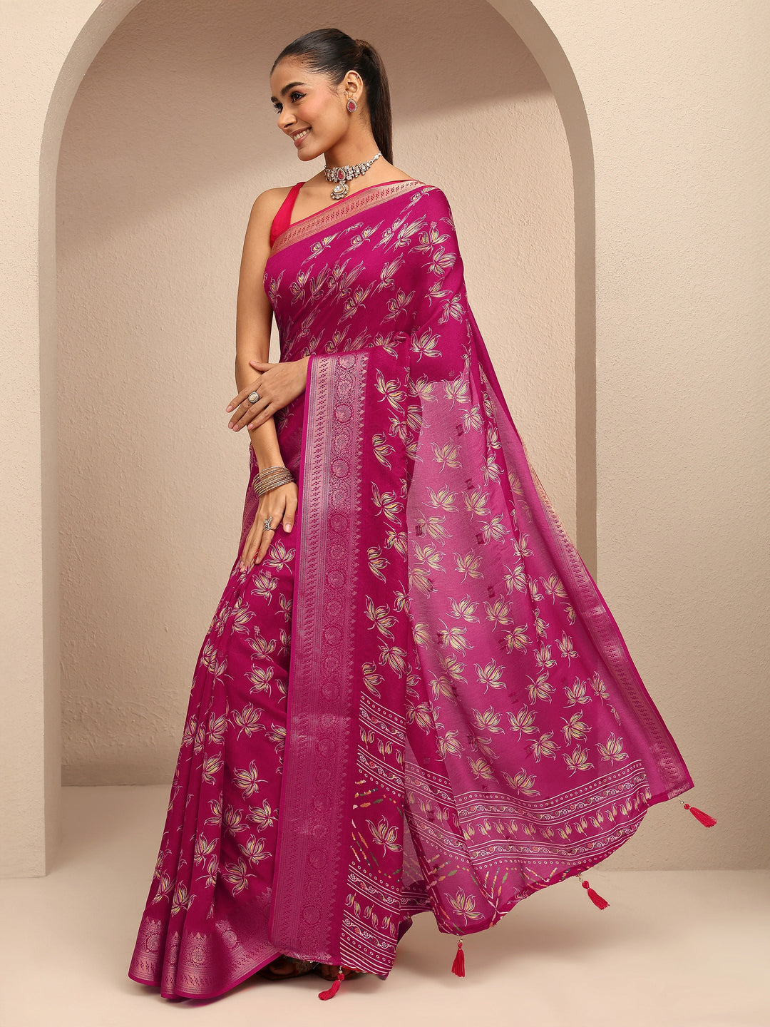 Pink Printed Silk Blend Saree With Unstitched Blouse Piece