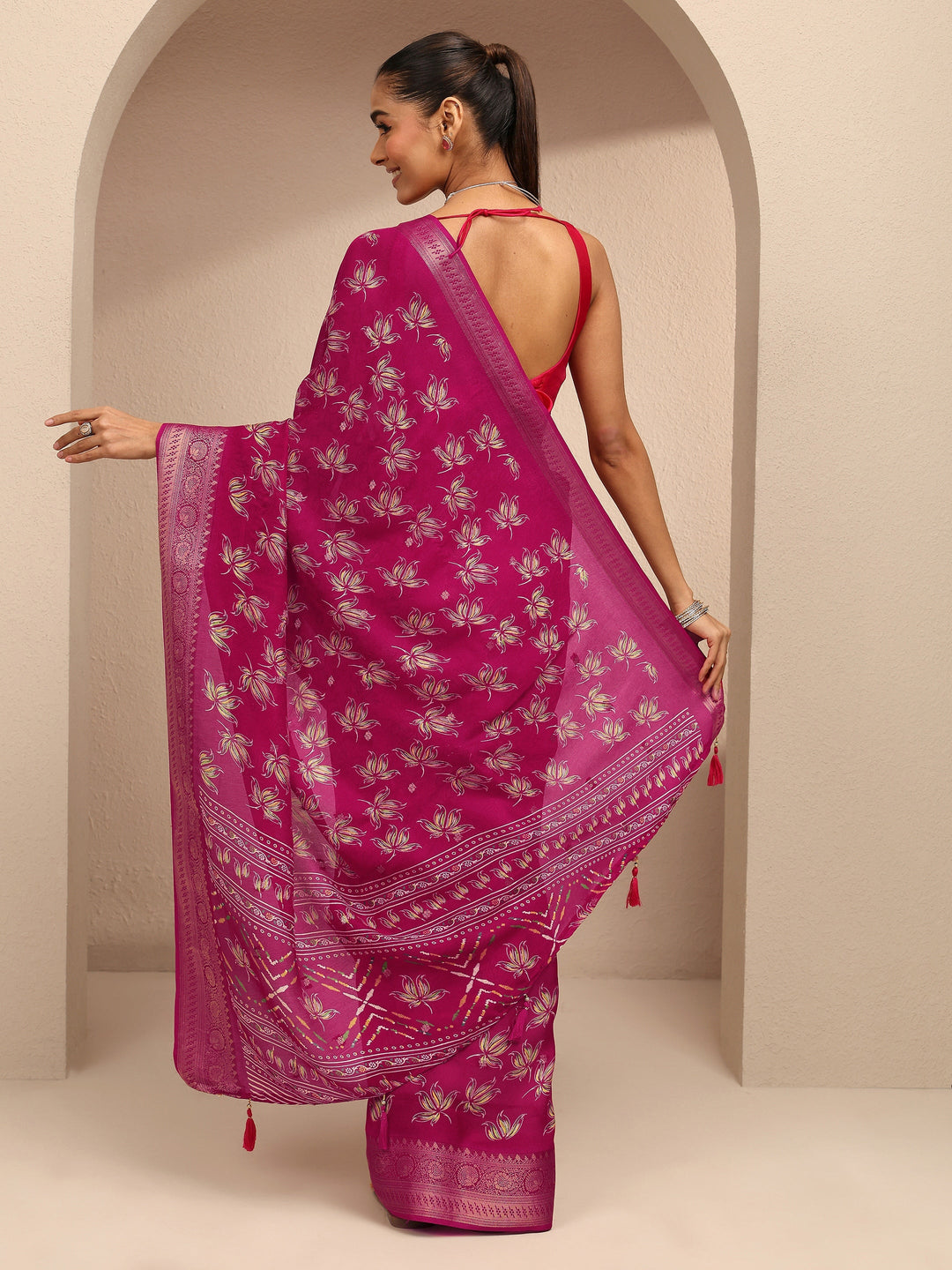 Pink Printed Silk Blend Saree With Unstitched Blouse Piece
