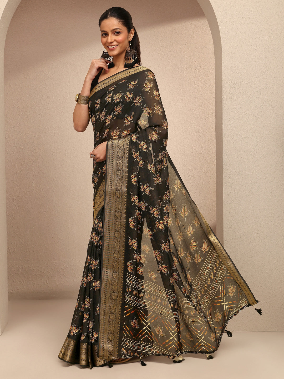 Black Printed Silk Blend Saree With Unstitched Blouse Piece