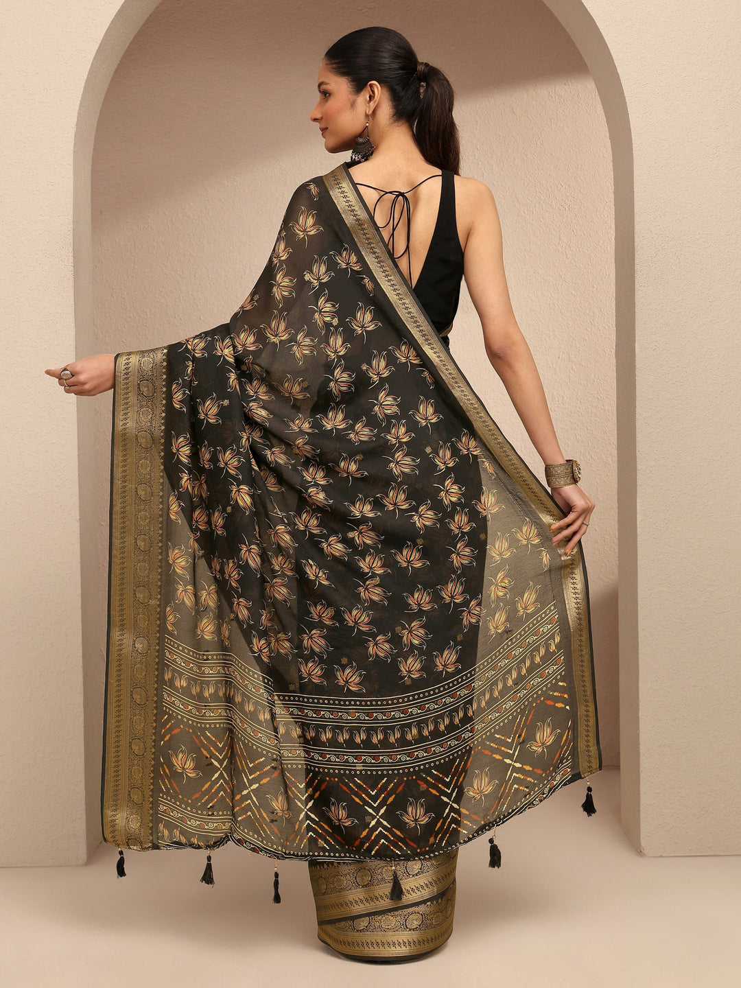 Black Printed Silk Blend Saree With Unstitched Blouse Piece