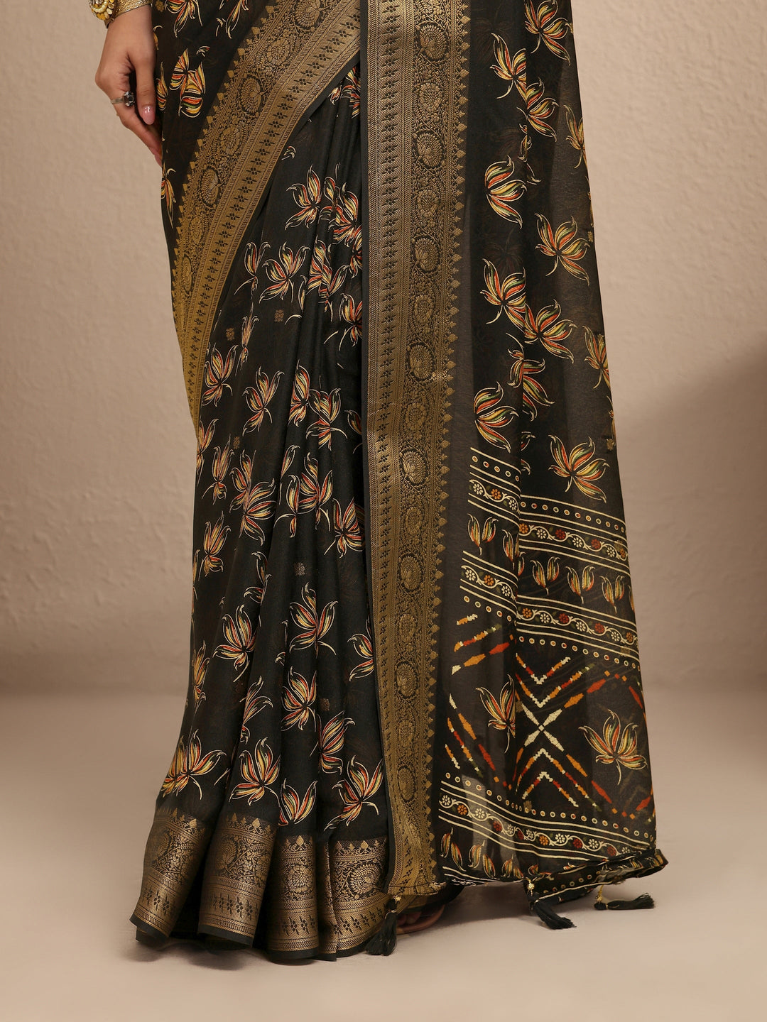 Black Printed Silk Blend Saree With Unstitched Blouse Piece