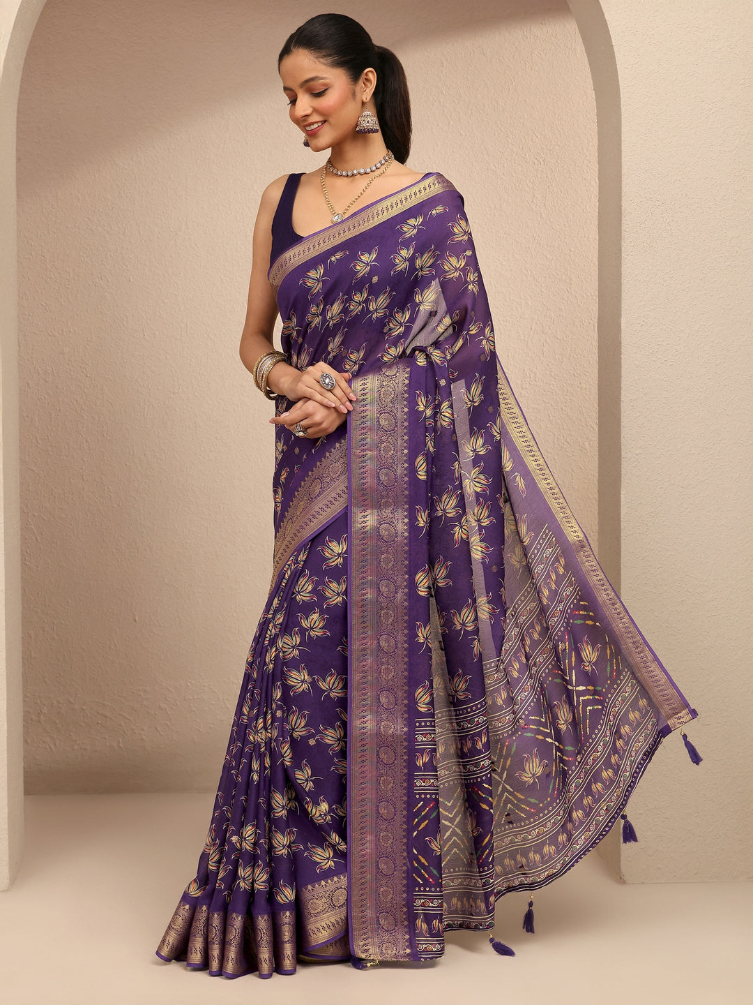 Purple Printed Silk Blend Saree With Unstitched Blouse Piece