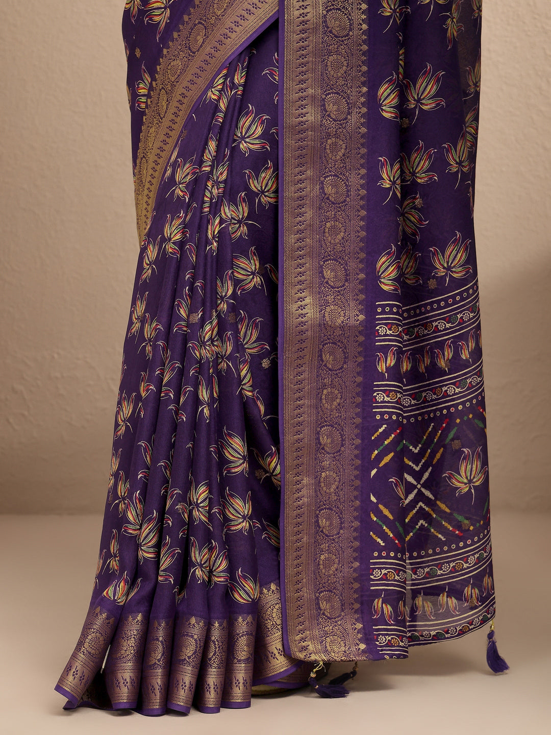 Purple Printed Silk Blend Saree With Unstitched Blouse Piece