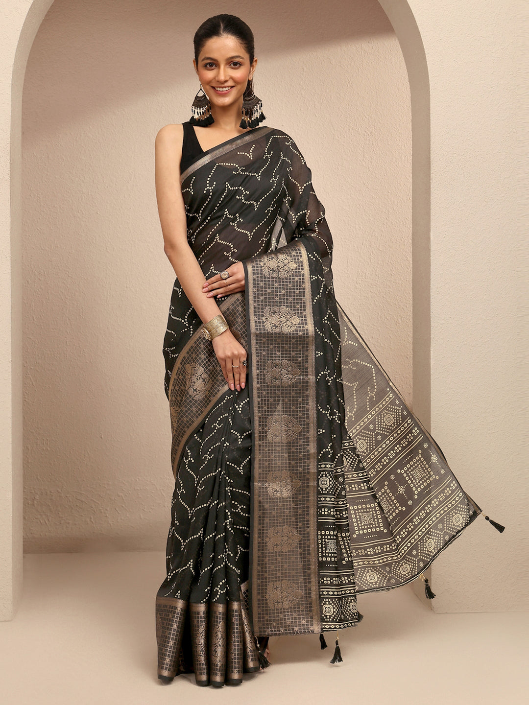 Black Bandhani Printed Silk Blend Saree With Unstitched Blouse Piece