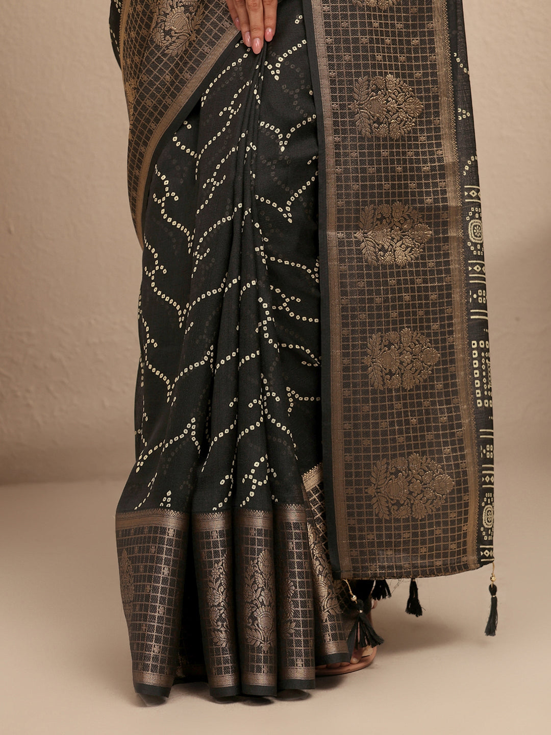 Black Bandhani Printed Silk Blend Saree With Unstitched Blouse Piece