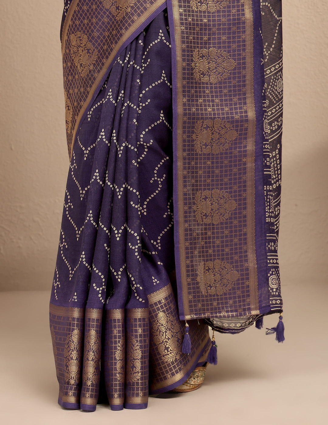 Purple Bandhani Printed Silk Blend Saree With Unstitched Blouse Piece
