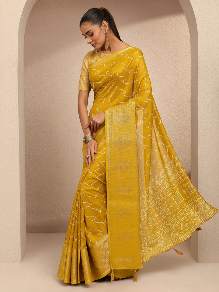 Mustard Bandhani Printed Silk Blend Saree With Unstitched Blouse Piece