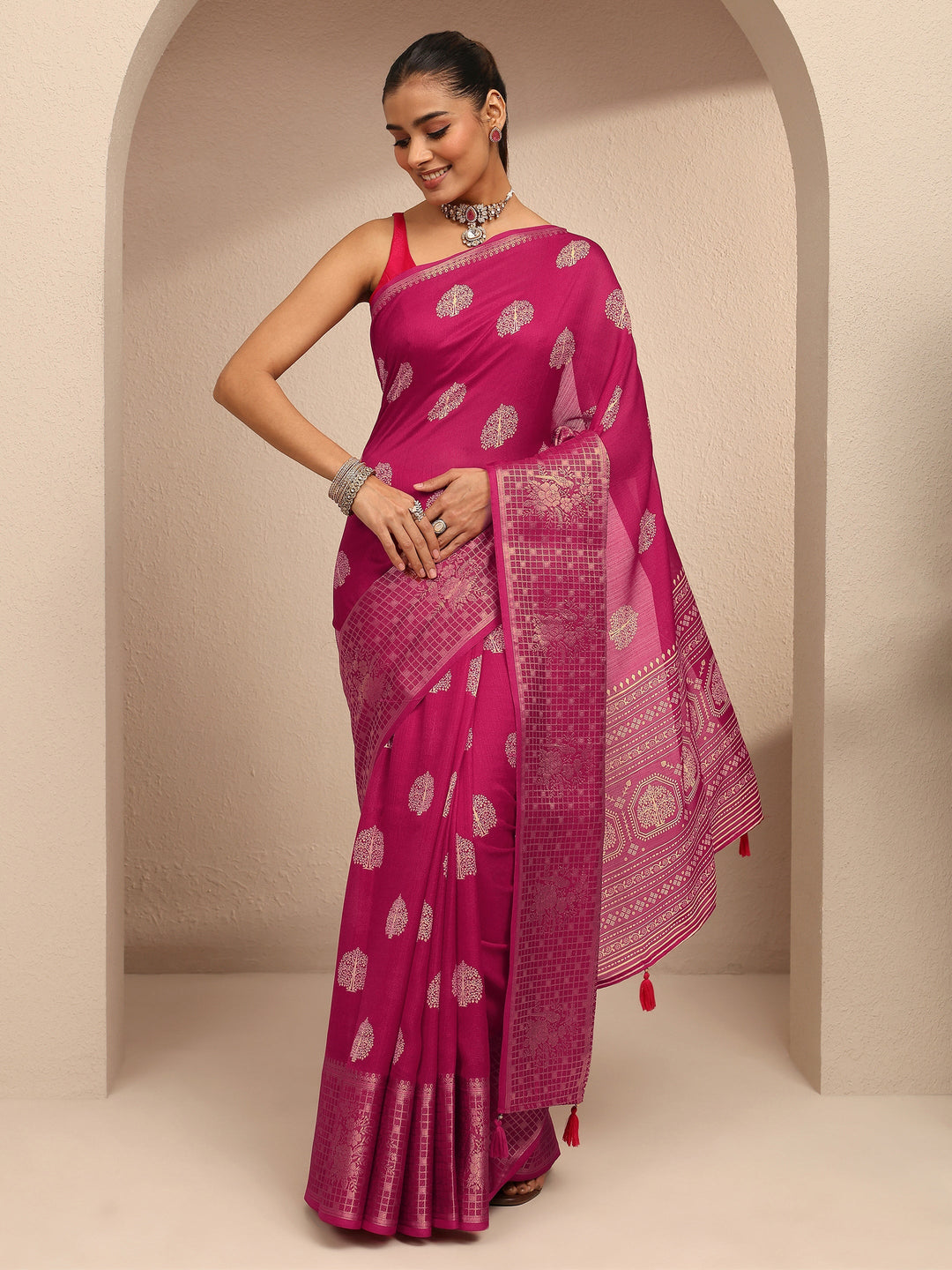 Pink Printed Silk Blend Saree With Unstitched Blouse Piece