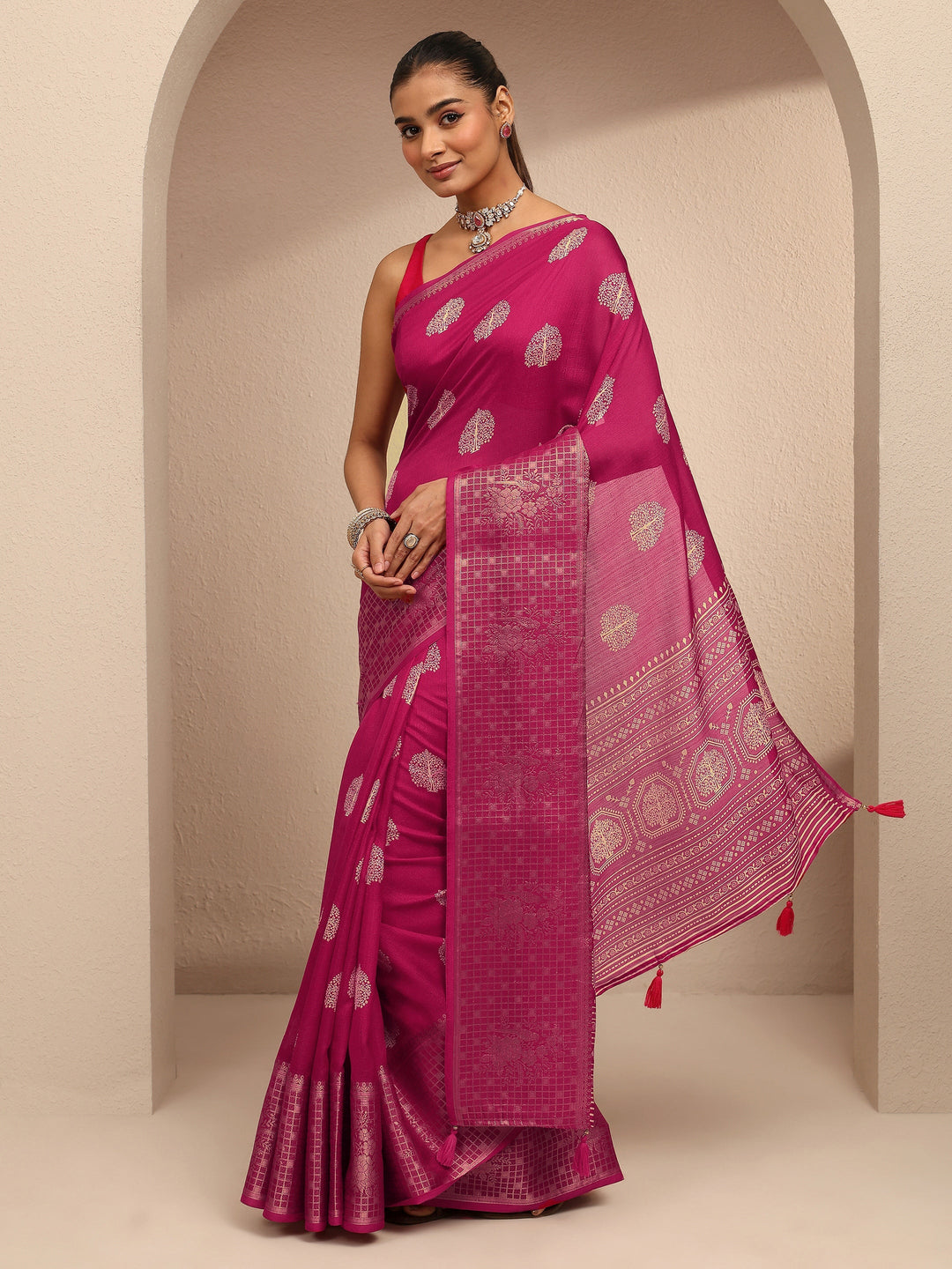 Pink Printed Silk Blend Saree With Unstitched Blouse Piece