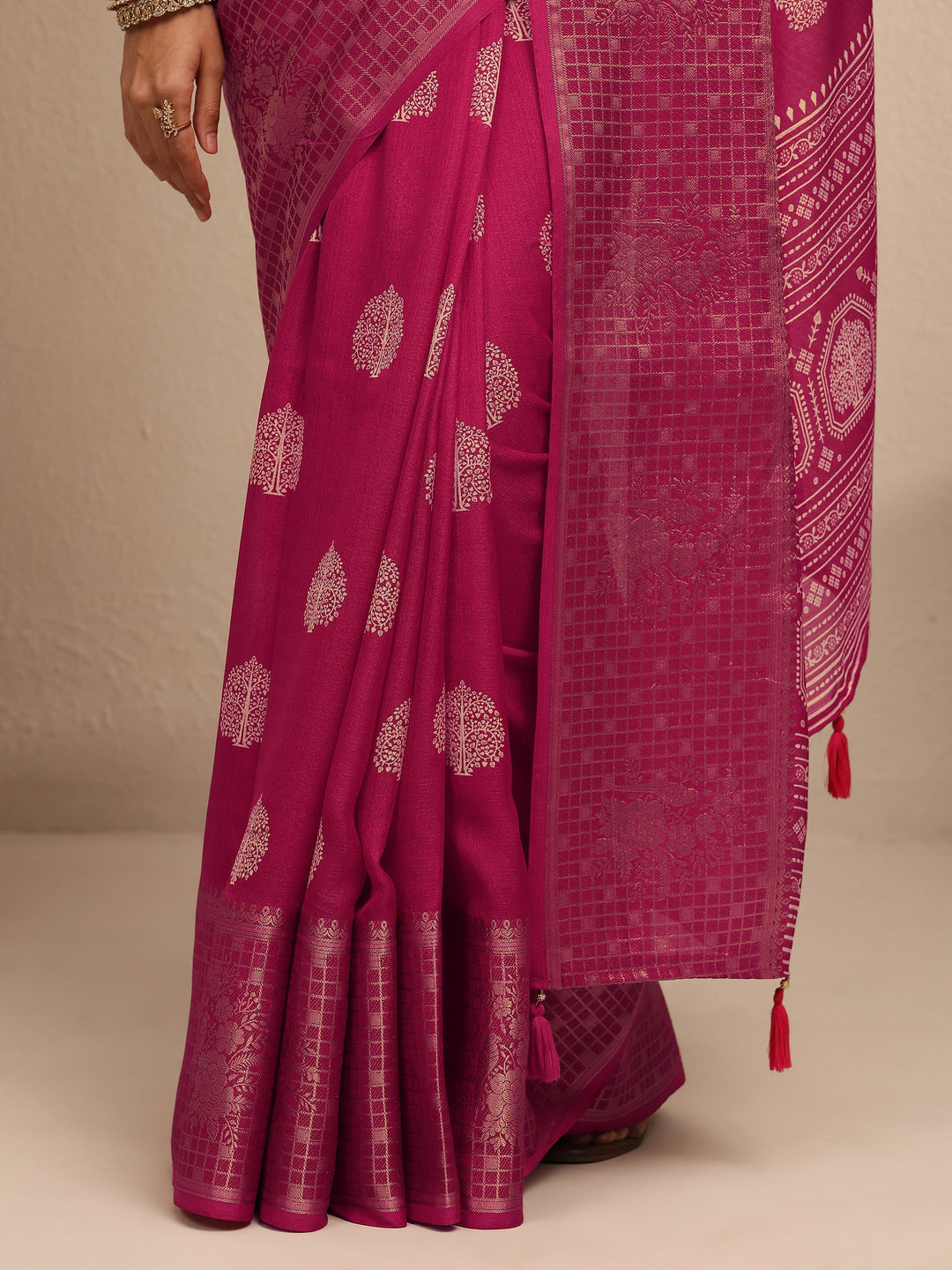 Pink Printed Silk Blend Saree With Unstitched Blouse Piece