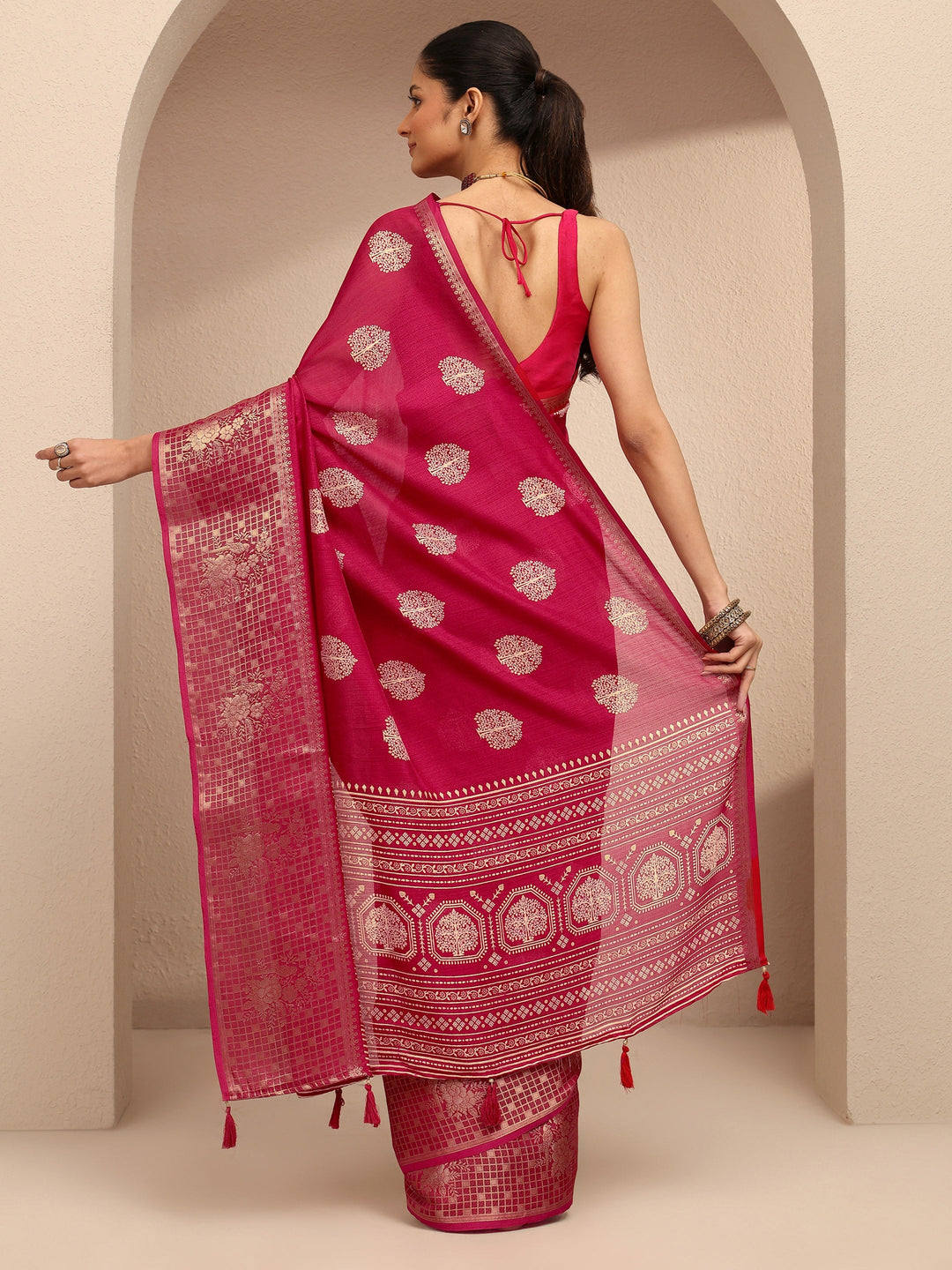 Red Printed Silk Blend Saree With Unstitched Blouse Piece