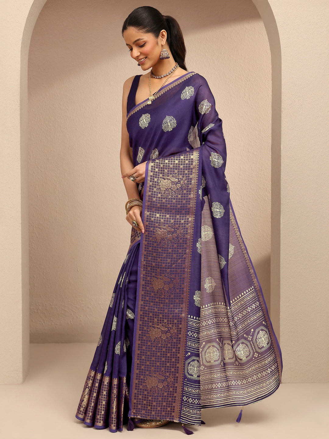 Purple Printed Silk Blend Saree With Unstitched Blouse Piece