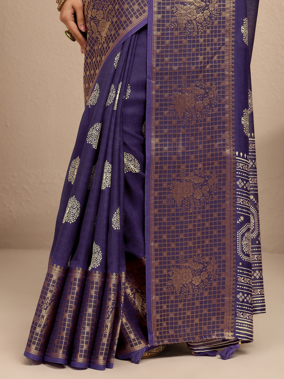 Purple Printed Silk Blend Saree With Unstitched Blouse Piece