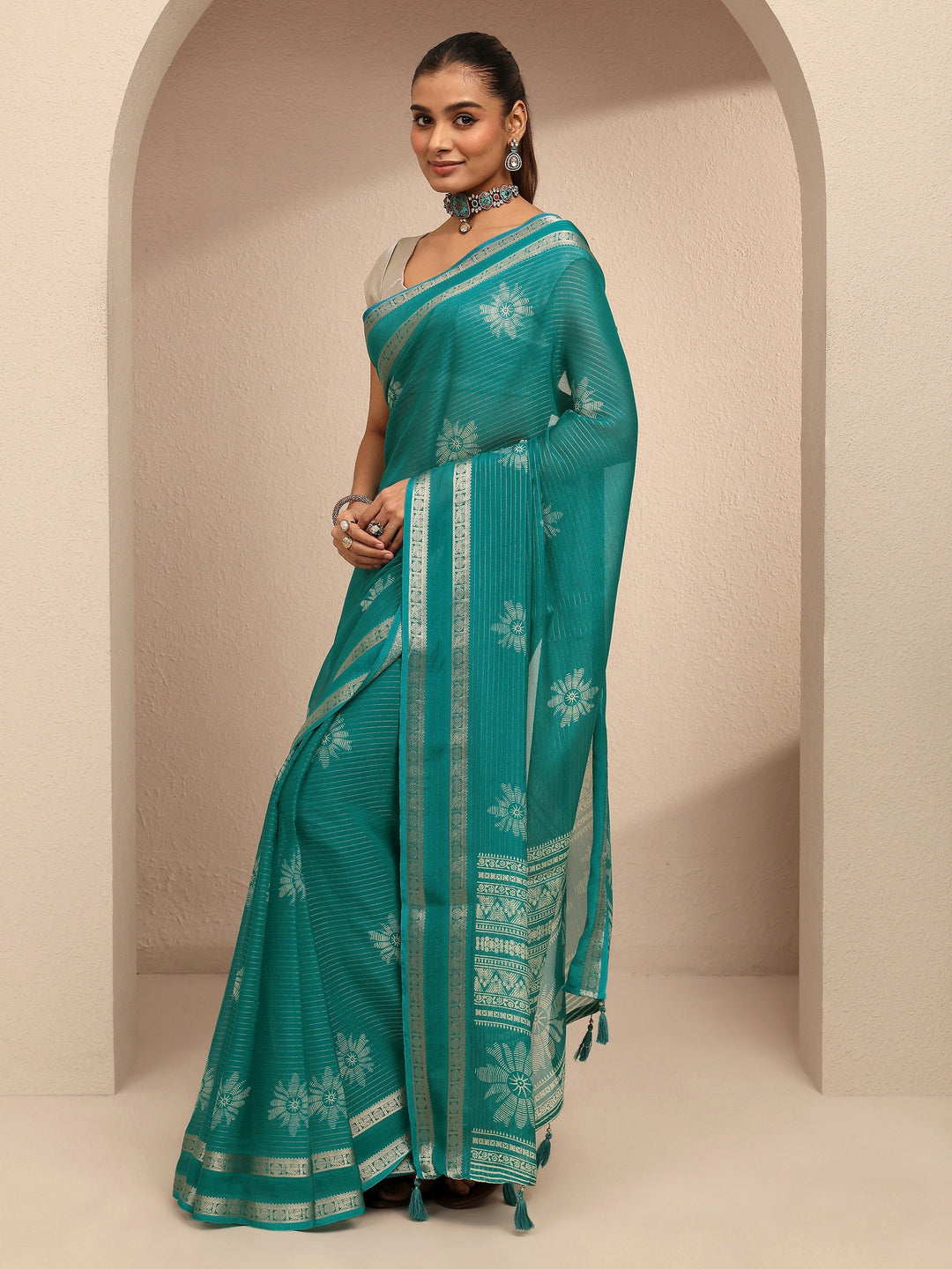 Green Printed Silk Blend Saree With Unstitched Blouse Piece