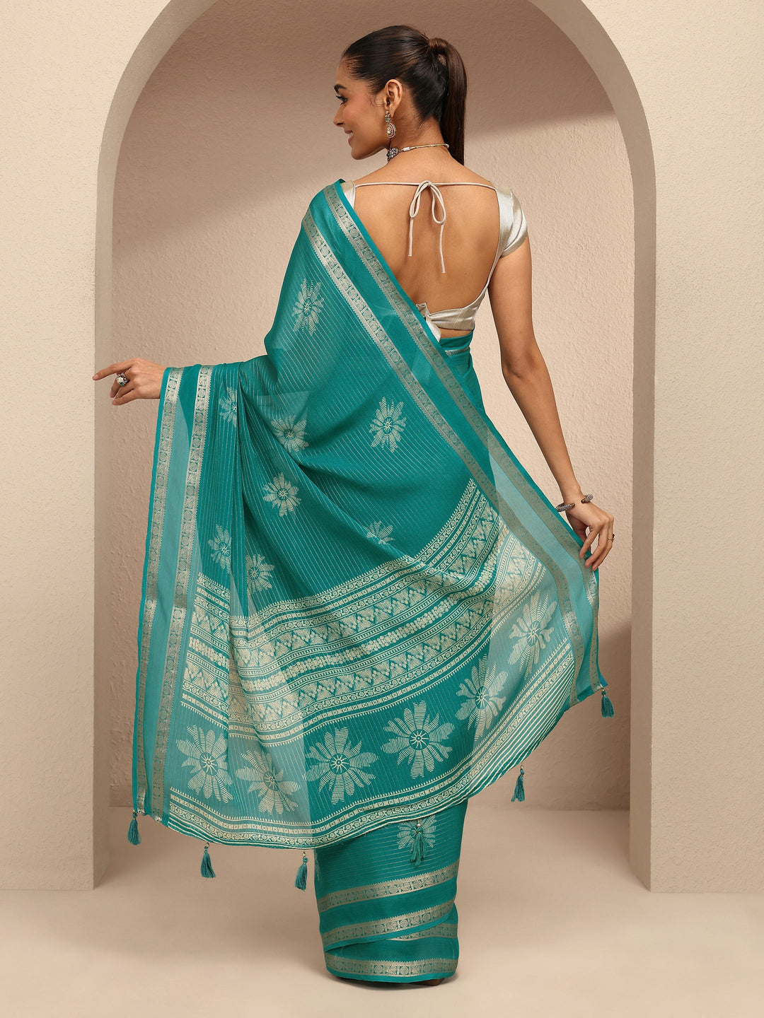 Green Printed Silk Blend Saree With Unstitched Blouse Piece
