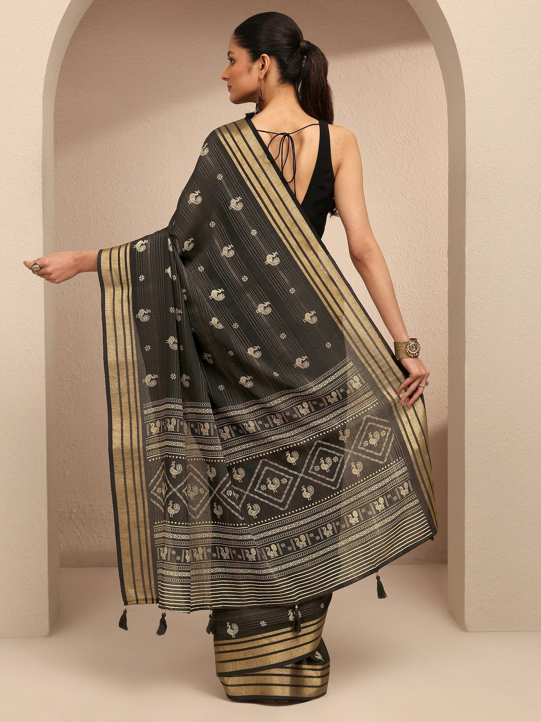 Black Printed Silk Blend Saree With Unstitched Blouse Piece