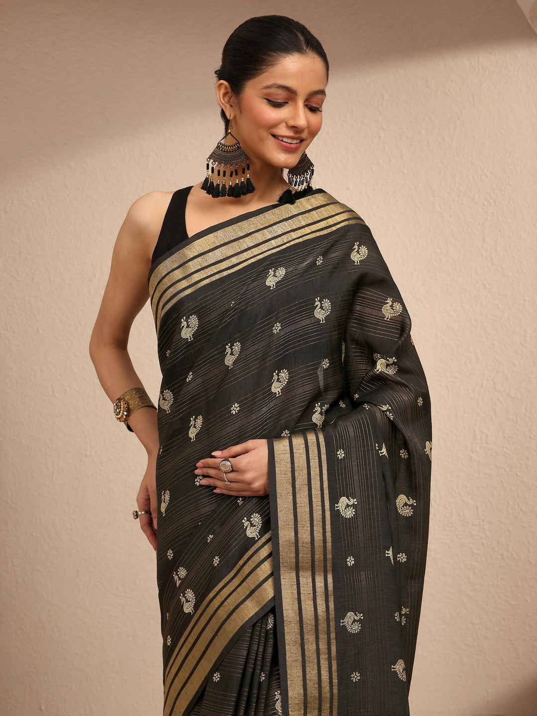 Black Printed Silk Blend Saree With Unstitched Blouse Piece