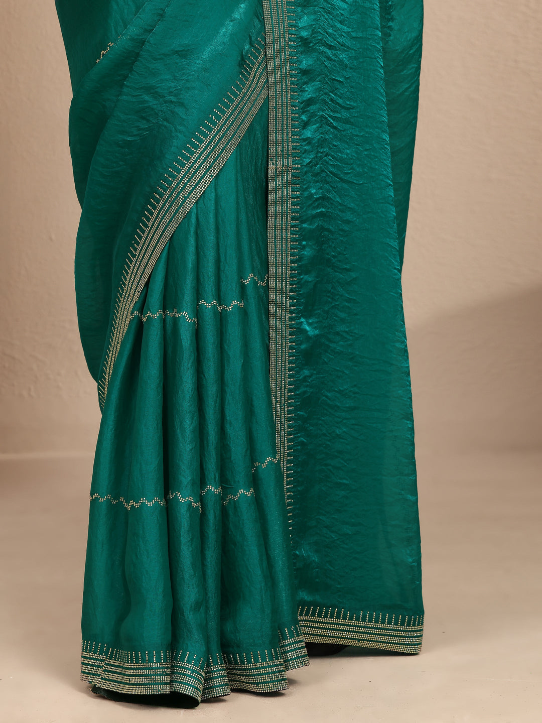 Green Embellished Silk Blend Saree With Unstitched Blouse Piece