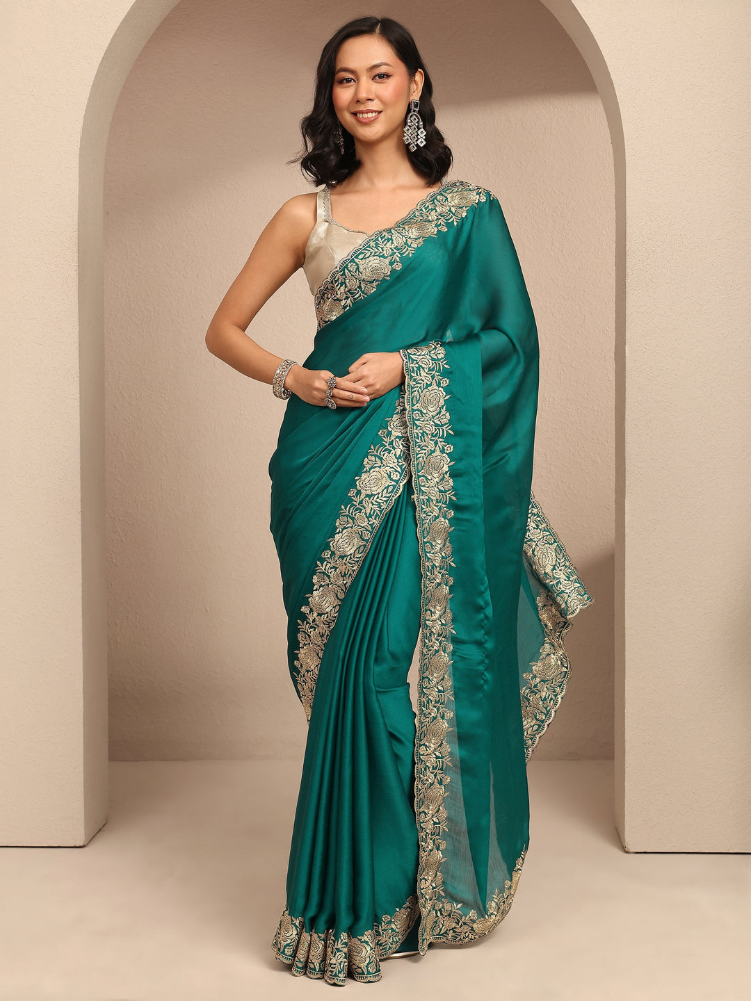 Blue Embroidered Silk Blend Saree With Unstitched Blouse Piece