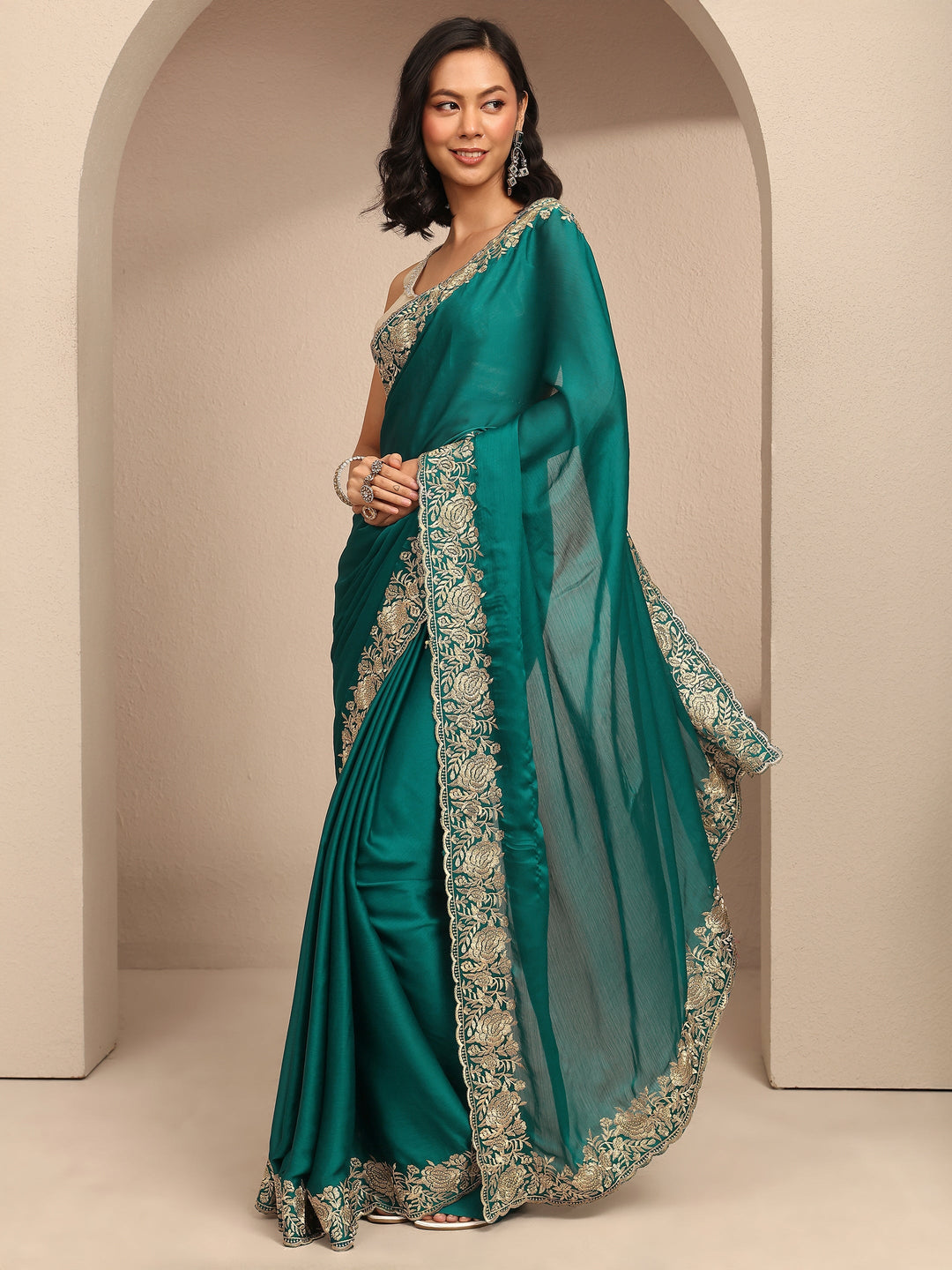 Blue Embroidered Silk Blend Saree With Unstitched Blouse Piece
