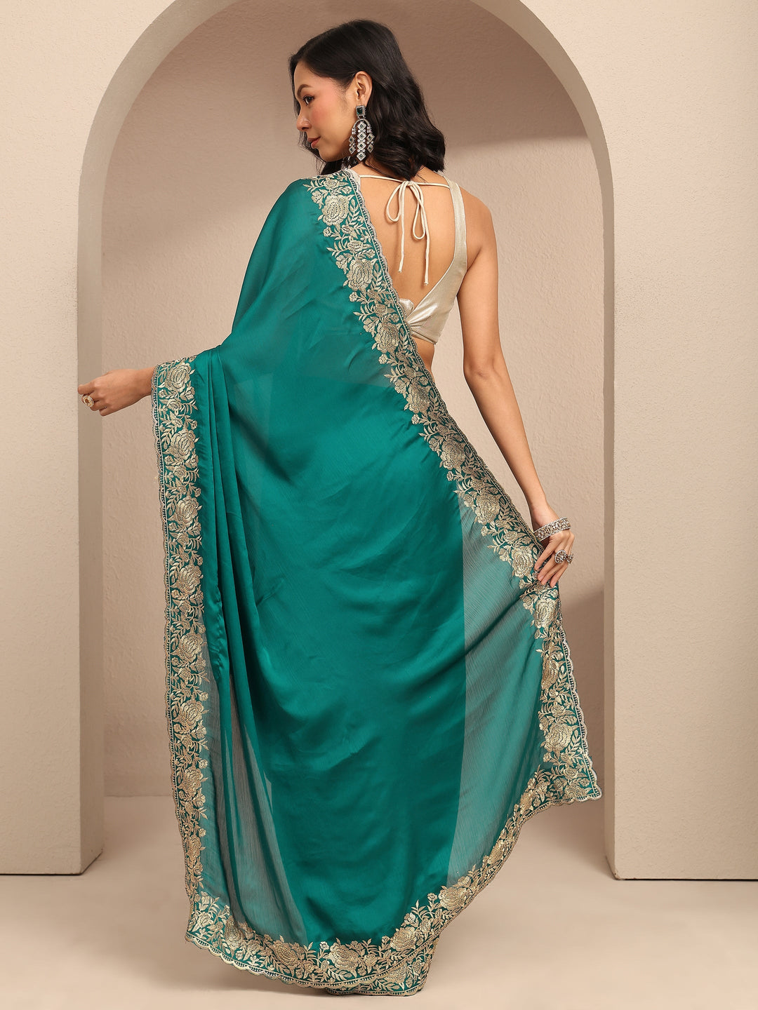 Blue Embroidered Silk Blend Saree With Unstitched Blouse Piece