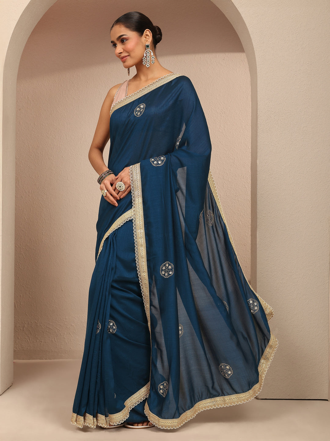 Blue Embellished Silk Blend Saree With Unstitched Blouse Piece