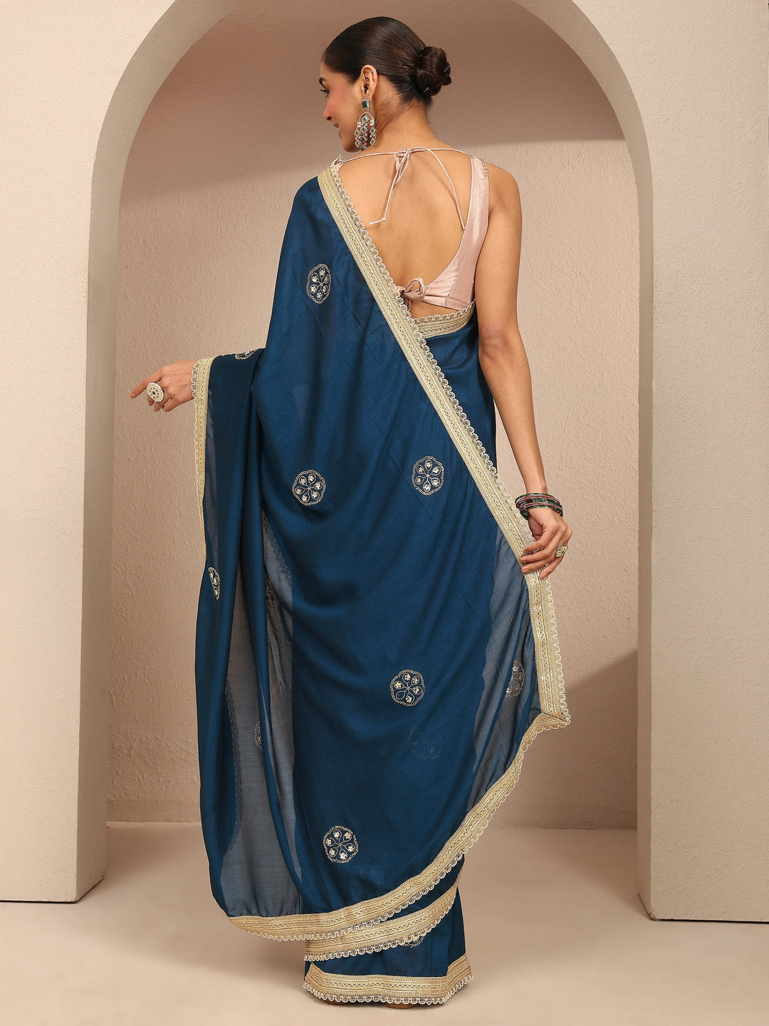 Blue Embellished Silk Blend Saree With Unstitched Blouse Piece