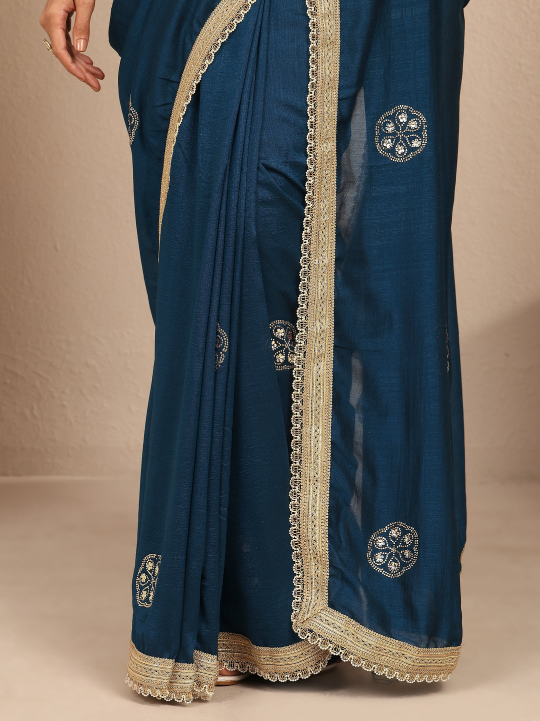 Blue Embellished Silk Blend Saree With Unstitched Blouse Piece